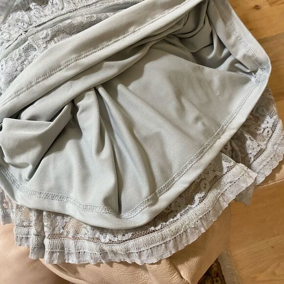 Max Studio size XS silver and grey ruffle layer and lace pull on skirt. - Picture 7 of 9